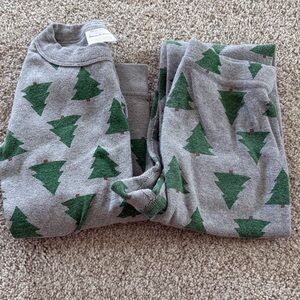 Hanna Andersson Gray Pajama Set with Green Tree Design